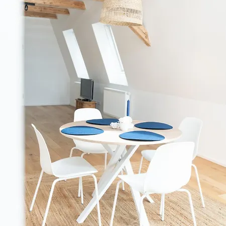 Mintgraz - 2 Bedroom Penthouse *