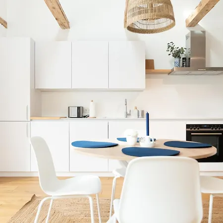 Mintgraz - 2 Bedroom Penthouse Apartment *