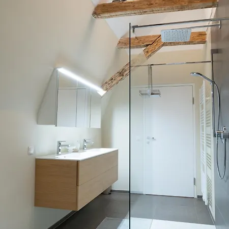 Mintgraz - 2 Bedroom Penthouse *